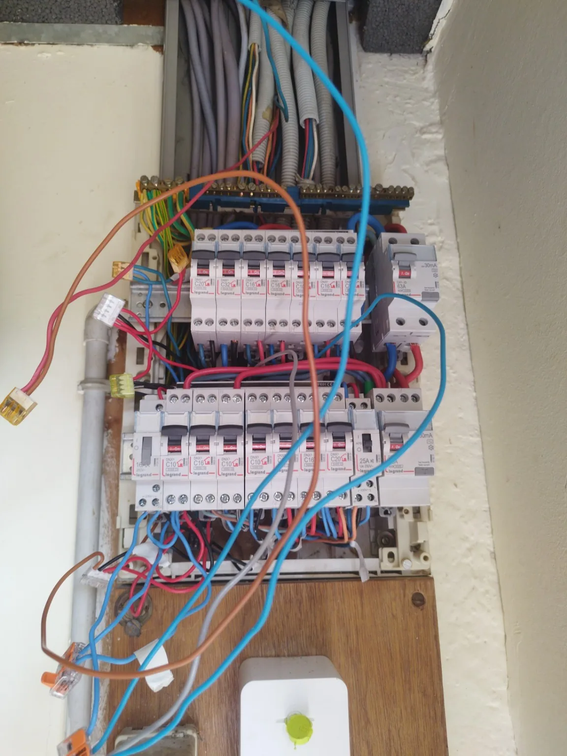 Tableau électrique avant intervention de dépannage à Migennes