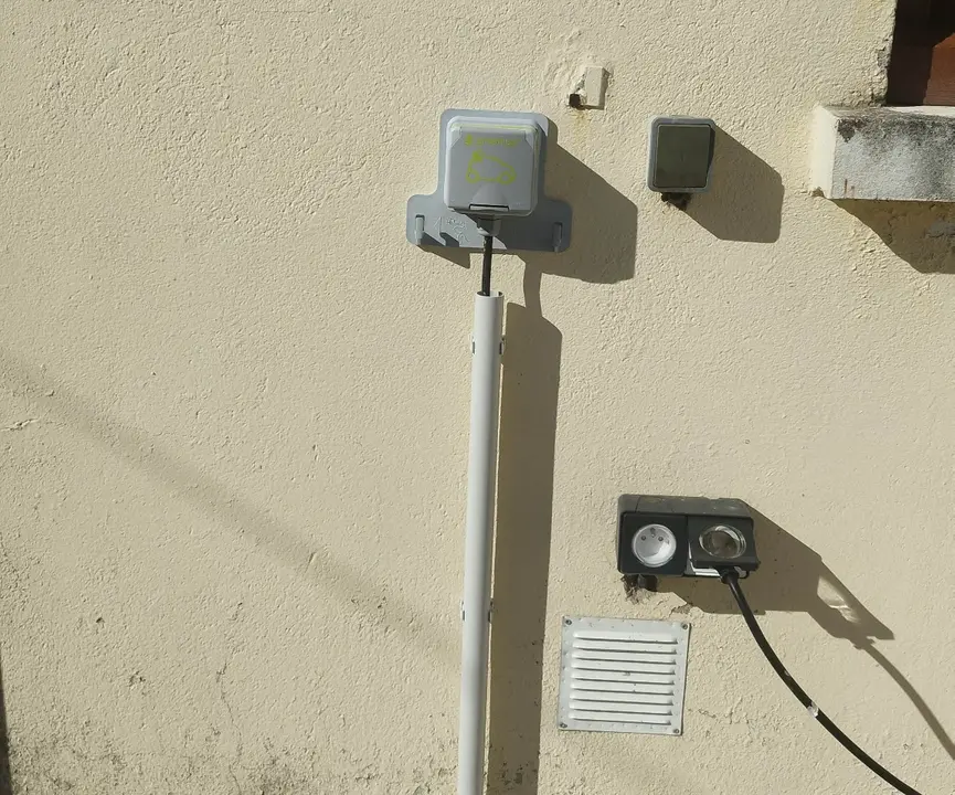 Prise renforcée Legrand Green’up installée à Sens par PRO ELEC